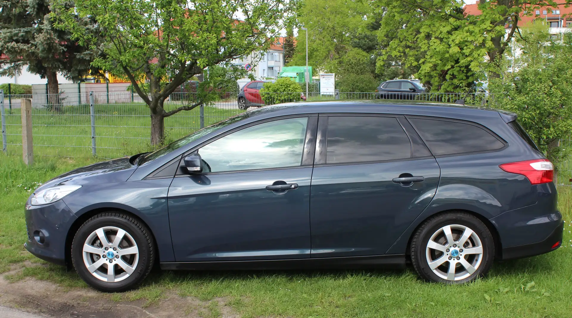Ford Focus Sync Edition Gris - 2