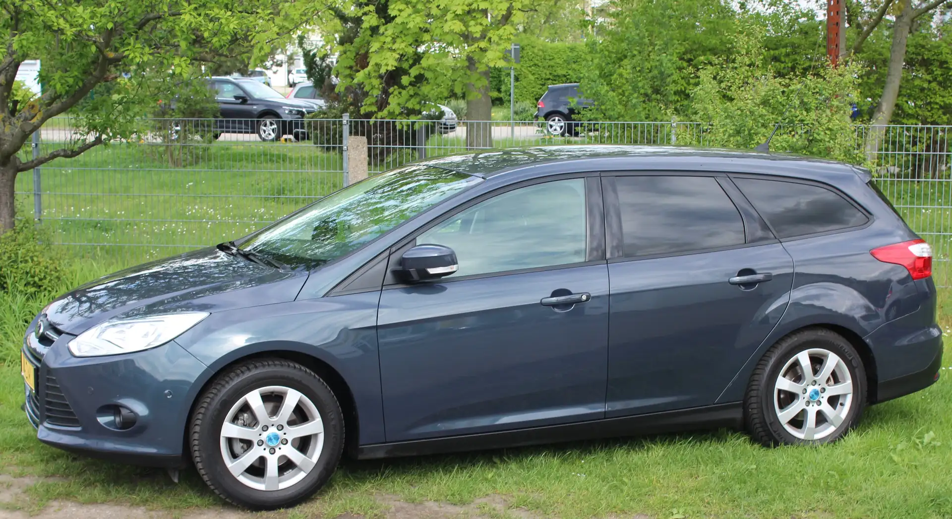 Ford Focus Sync Edition Gris - 1