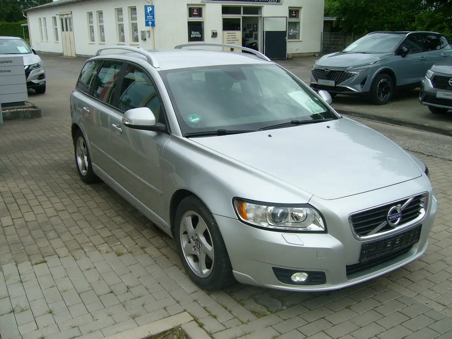 Volvo V50 D2 Business Edition Silber - 1
