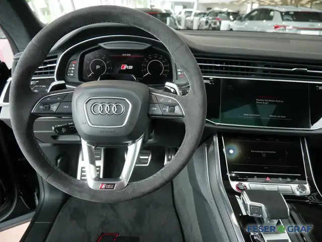 Audi RS Q8 view 11