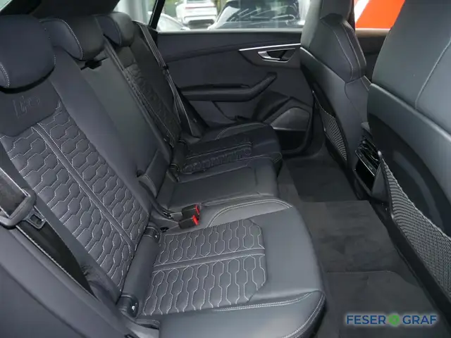 Audi RS Q8 view 8