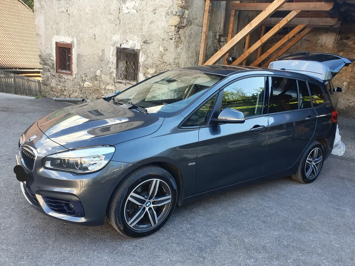 BMW 220 220d xDrive Gran Tourer Aut. Grau - 1