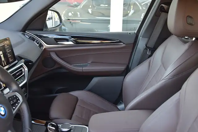 BMW X3 view 5