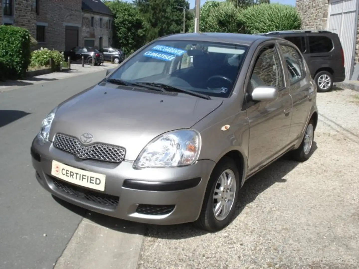Toyota Yaris 1.0i VVT-i 16v Linea Luna Marrone - 1