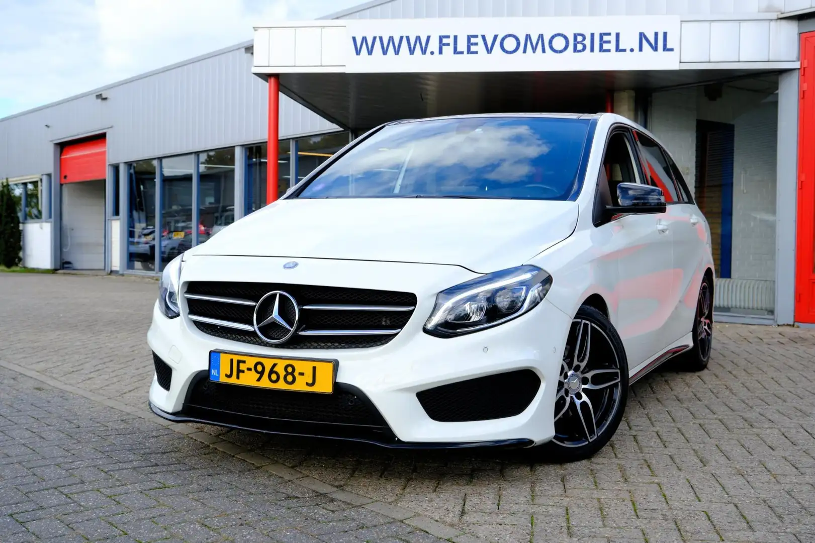 Mercedes-Benz B 180 AMG Night Edition Plus Aut. Pano|Navi|Airco|LMV|PD Wit - 1