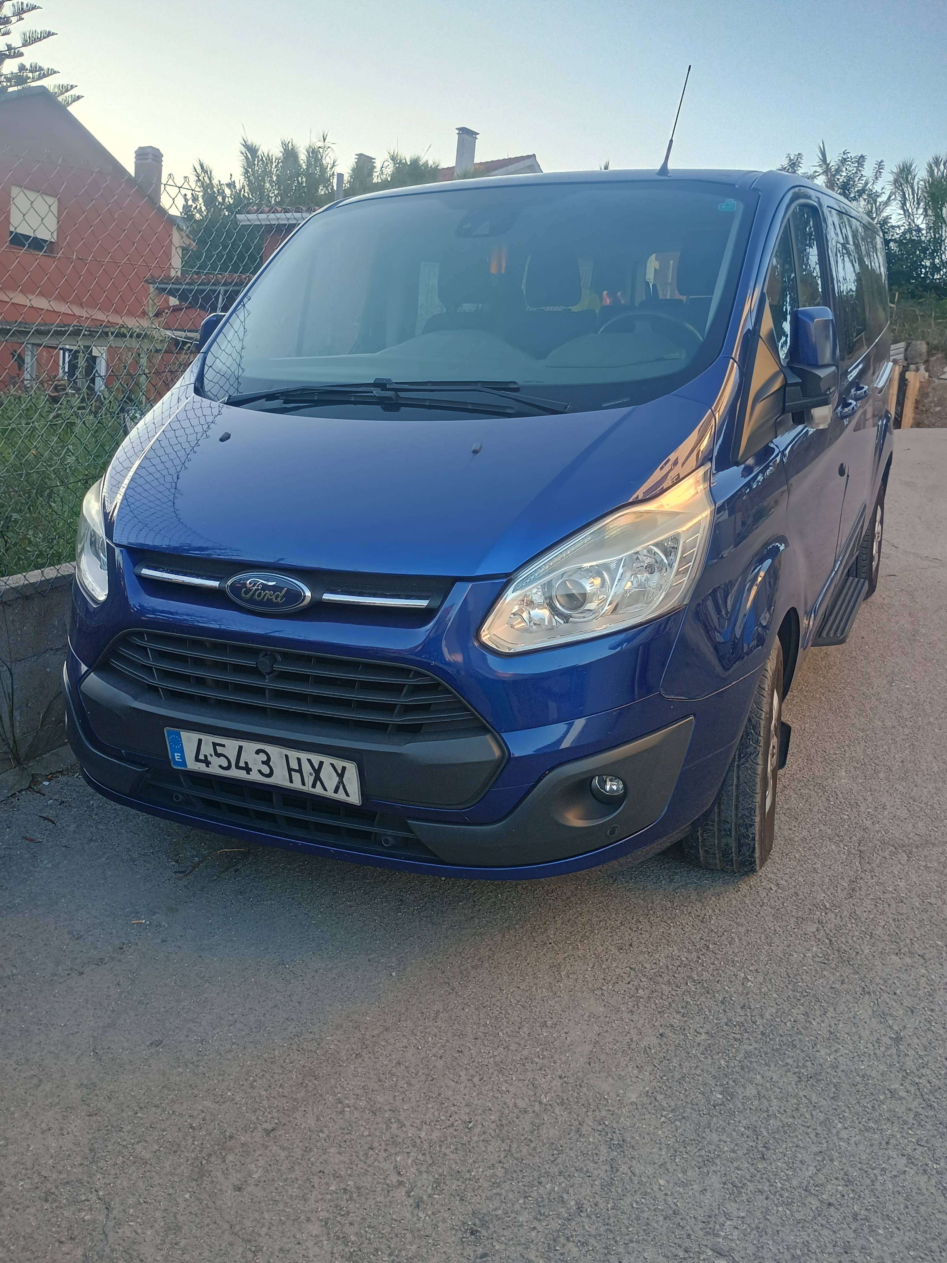 Ford Tourneo Custom FT 300 L2 Tourneo Titanium 155 Titanium - foto 1