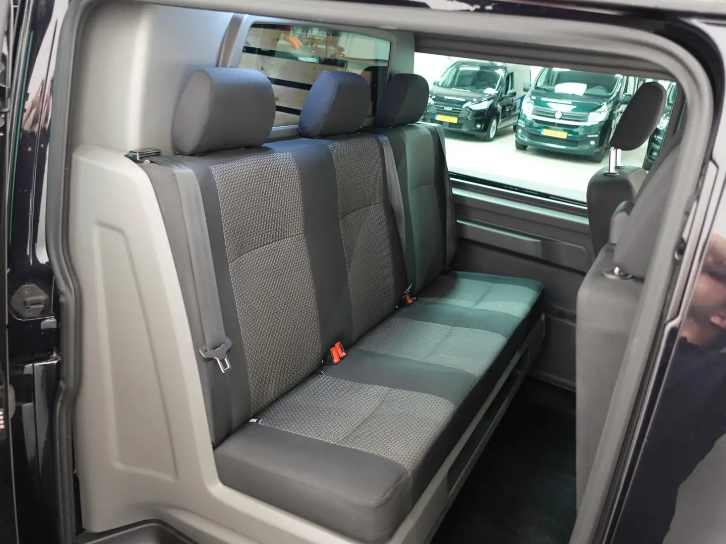 Volkswagen T6.1 Transporter 2.0 TDI L2 Dubbele Cabine Automaat Highline Airco Noir - 2