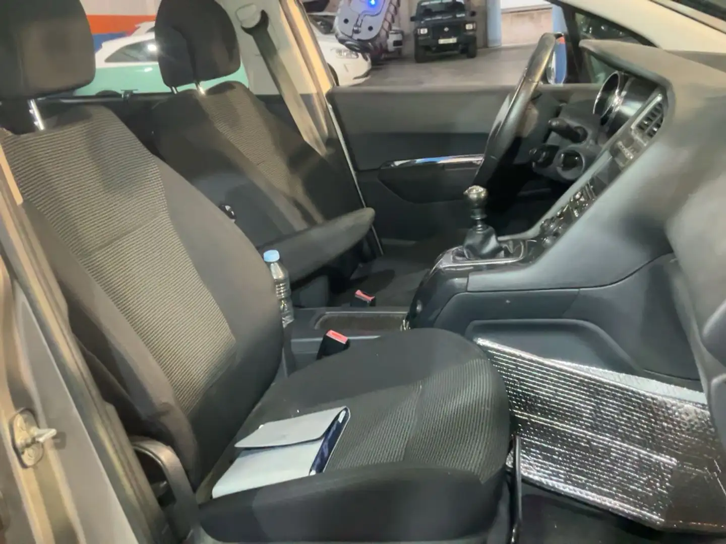 Peugeot 5008 5008 1.6 HDi 112ch FAP BVM6 Access 7pl Gris - 1