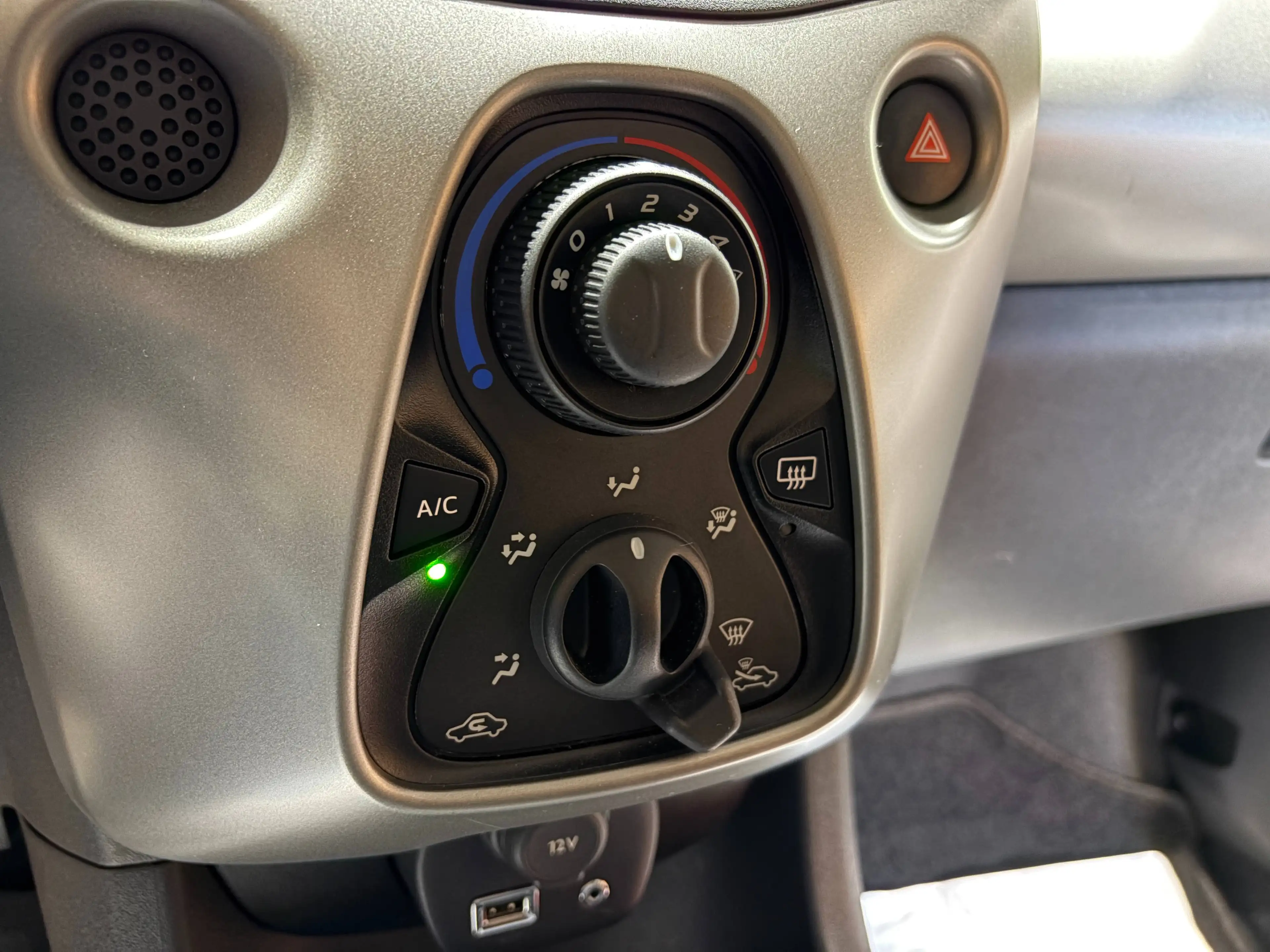Citroen C1 1.0 VTi *BLUETOOTH*CRUISE CONTROL*1ER PROPRIO*GARANTIE* — photo 11