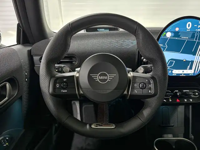 Mini Hatch view 11