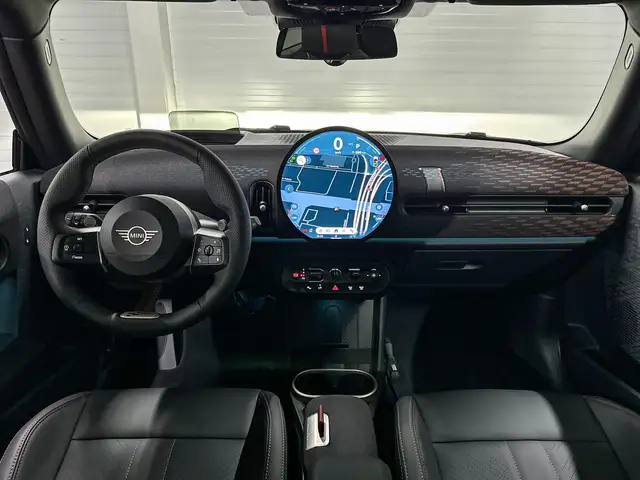 Mini Hatch view 10