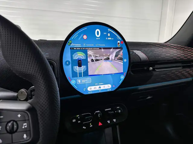 Mini Hatch view 12