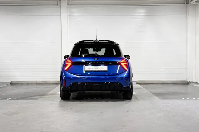 Mini Hatch view 7