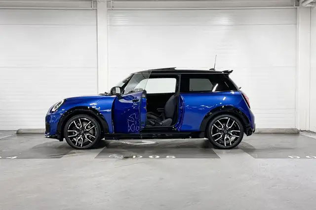 Mini Hatch view 3