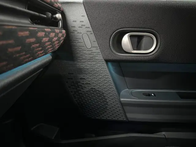 Mini Hatch view 15