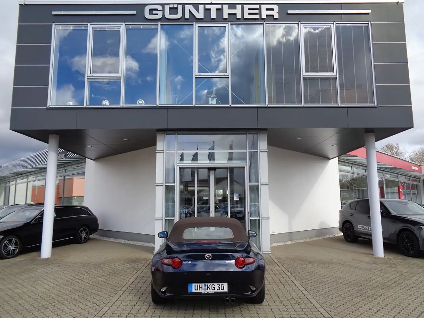 Mazda MX-5 2.0L SKYACTIV G 184PS KAZARI - 2