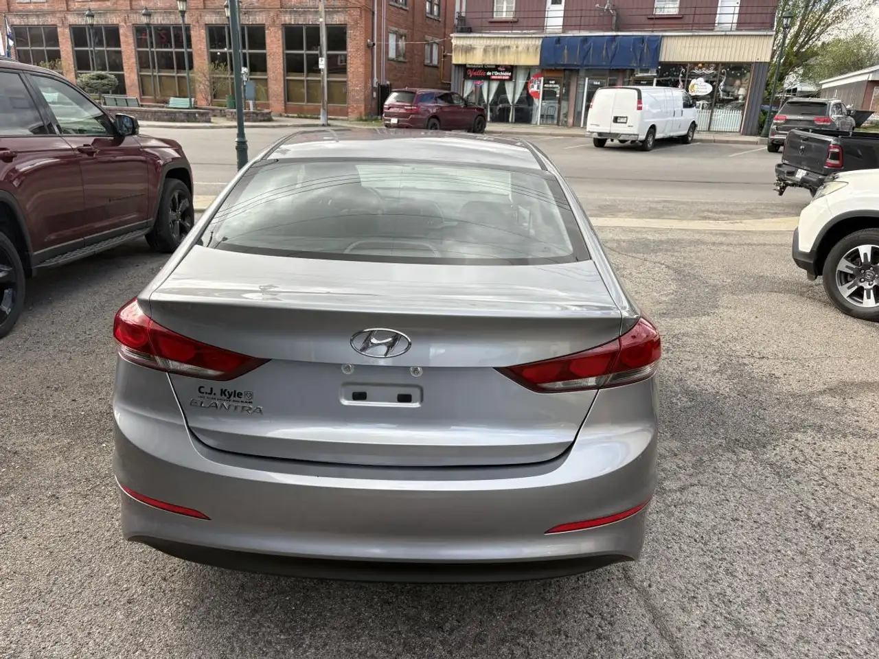 Hyundai ELANTRA снимка Hyundai ELANTRA