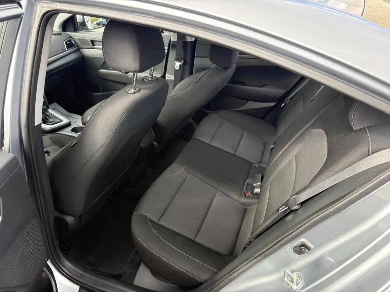 Hyundai ELANTRA снимка Hyundai ELANTRA