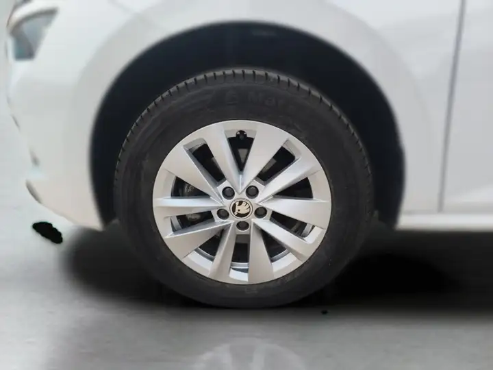 Škoda Kamiq 1.0 TSI Ambition 2023, foto 13