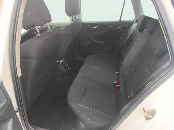 Škoda Kamiq 1.0 TSI Ambition 2023, foto 12