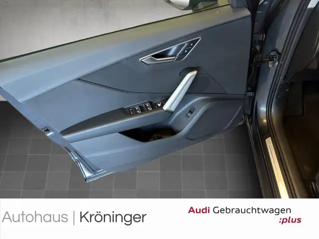 Audi Q2 view 8