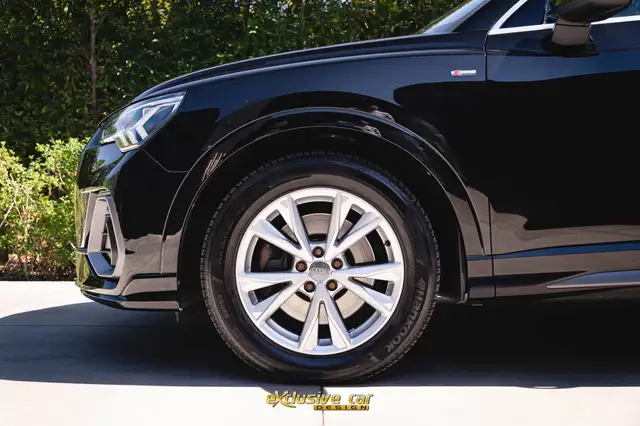 Audi Q3 view 9