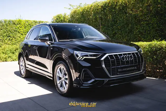 Audi Q3 view 3