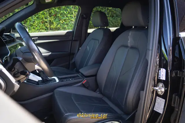 Audi Q3 view 13