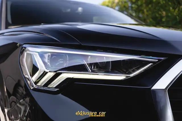 Audi Q3 view 10