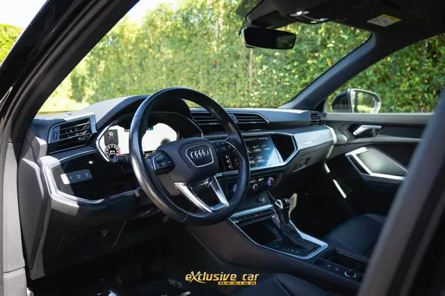 Audi Q3 view 12