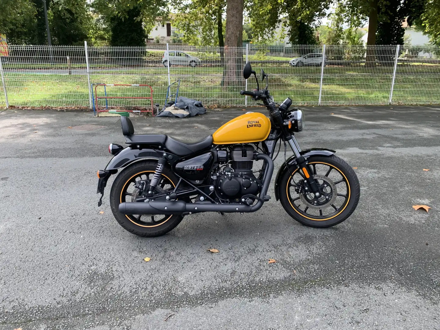 Royal Enfield Meteor 350 Gelb - 1