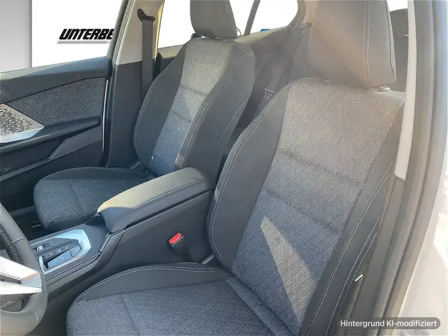 BMW 1 Series view 10