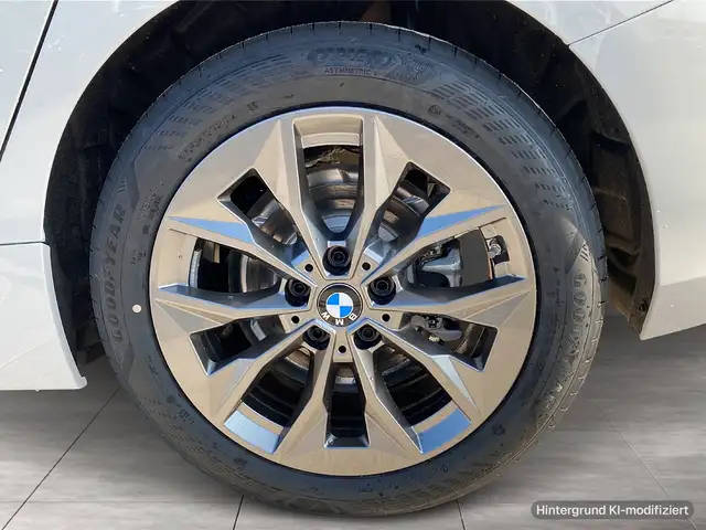 BMW 1 Series view 6