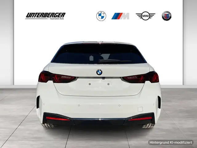 BMW 1 Series view 5
