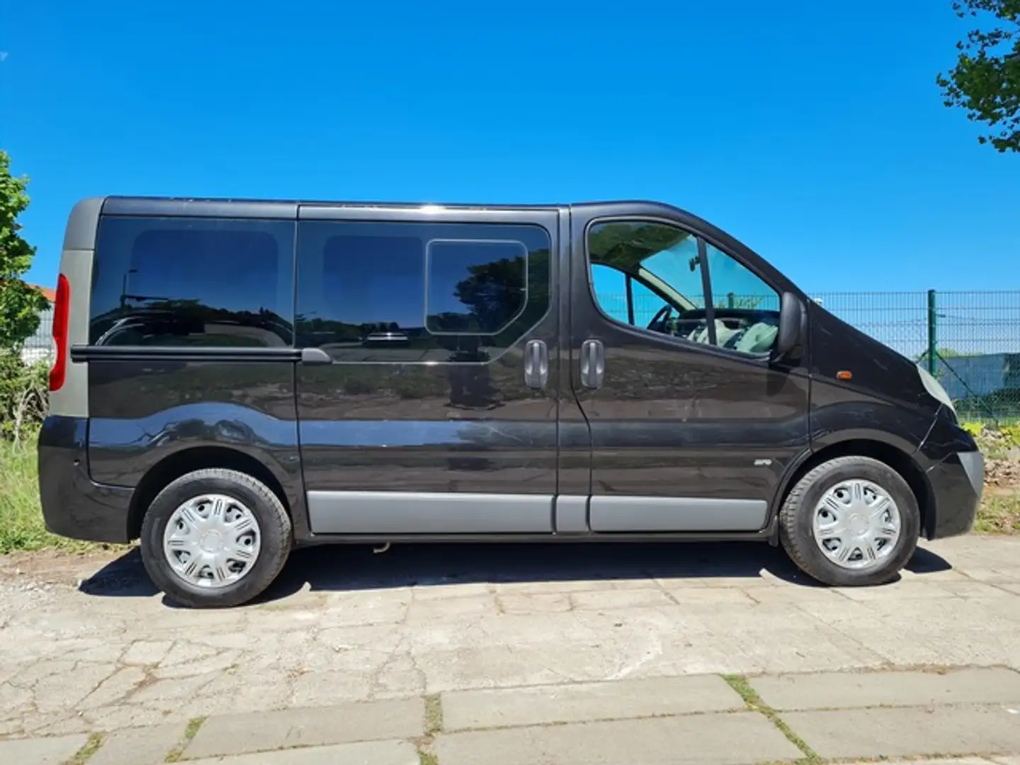 Opel Vivaro WESTFALIA  KLIMA + STANDHZG + BETT +TISCH Negro - 2