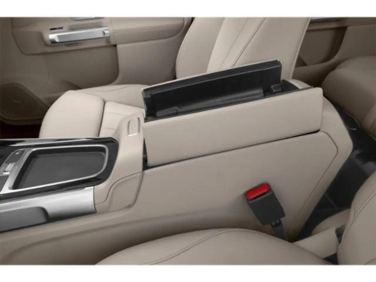 Mercedes-Benz EQB снимка Mercedes-Benz EQB