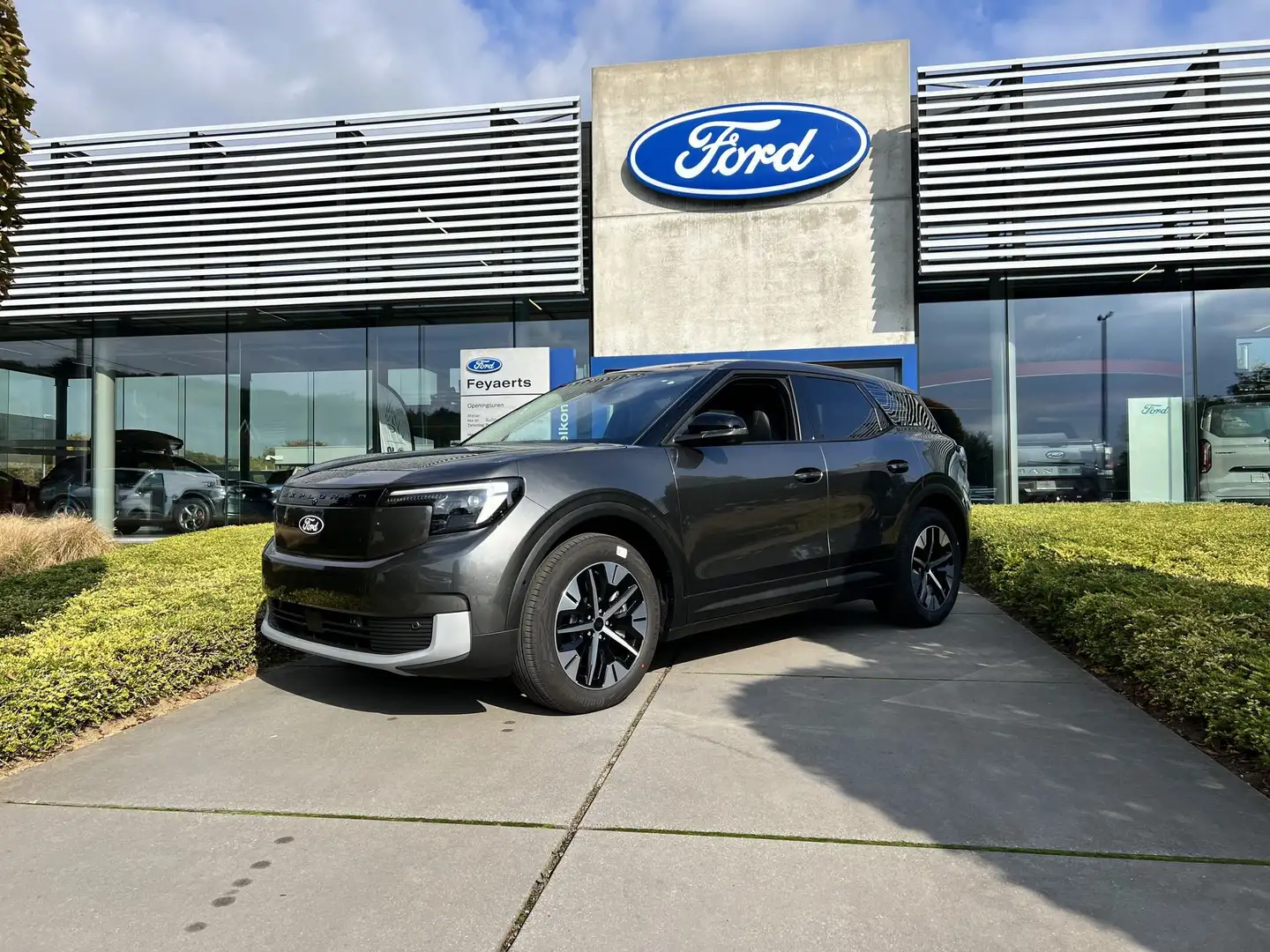 Ford Explorer SELECT / 77 KWH / 286 PK / STOCKACTIE!! Gris - 2