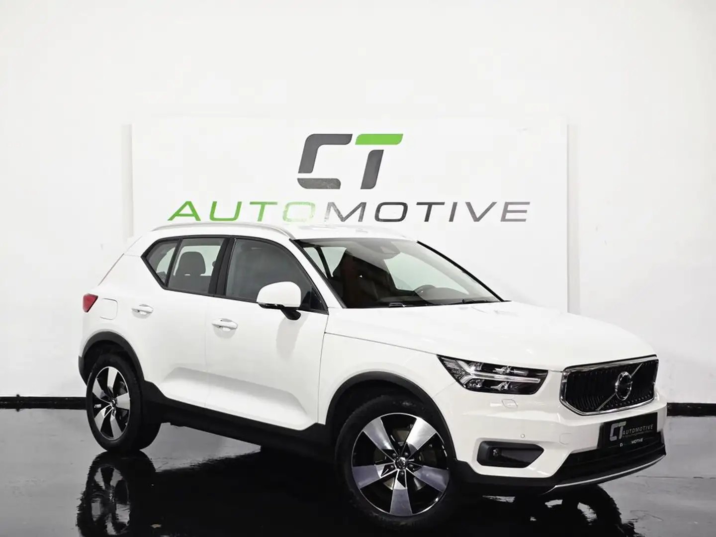 Volvo XC40 Momentum Pro AWD Weiß - 1