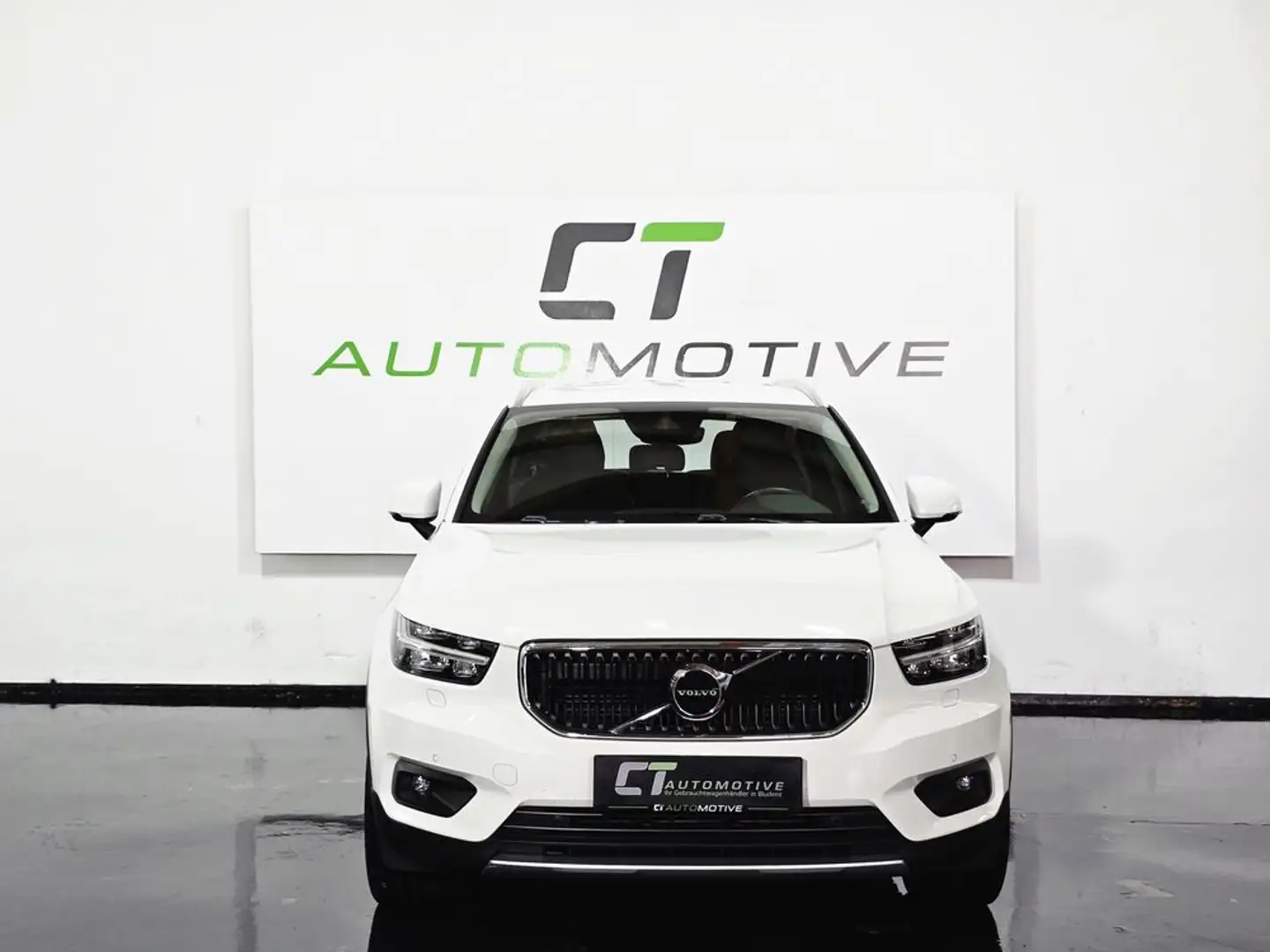 Volvo XC40 Momentum Pro AWD Weiß - 2