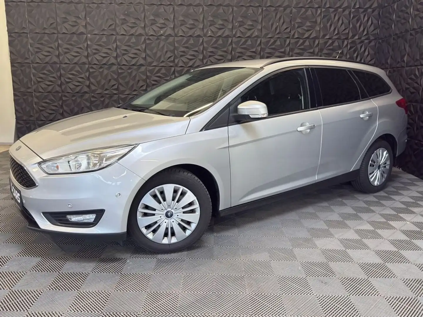 Ford Focus 1.5 TDCi Business *Weihnachtsangebot* Silber - 2