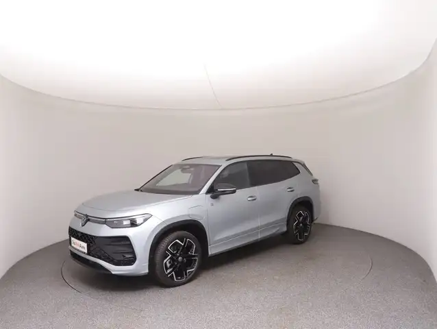 Volkswagen Tayron view 2