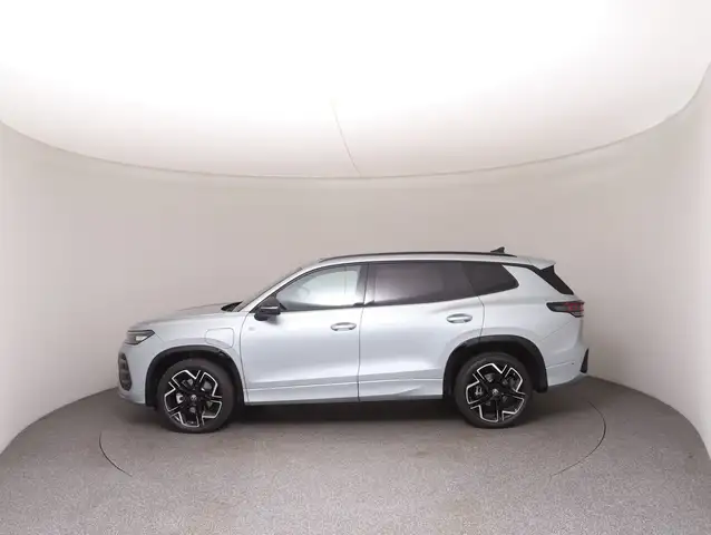 Volkswagen Tayron view 3