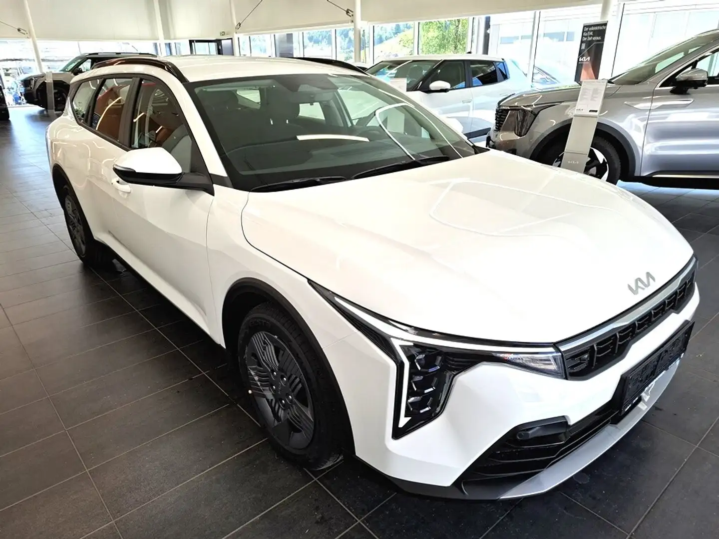 Kia K4 Kombi 1,0 TGDI Titan + Winter Paket Weiß - 2
