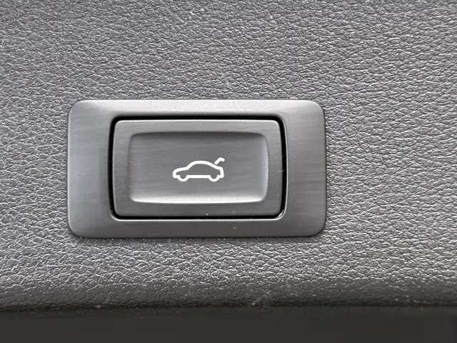Audi A4 Avant view 7