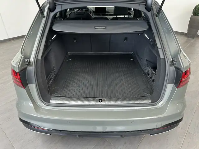 Audi A4 Avant view 6