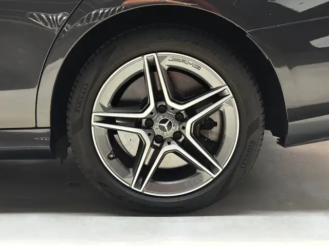 Mercedes-Benz E-Class view 9