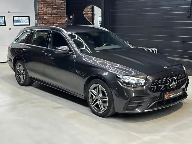 Mercedes-Benz E-Class view 3