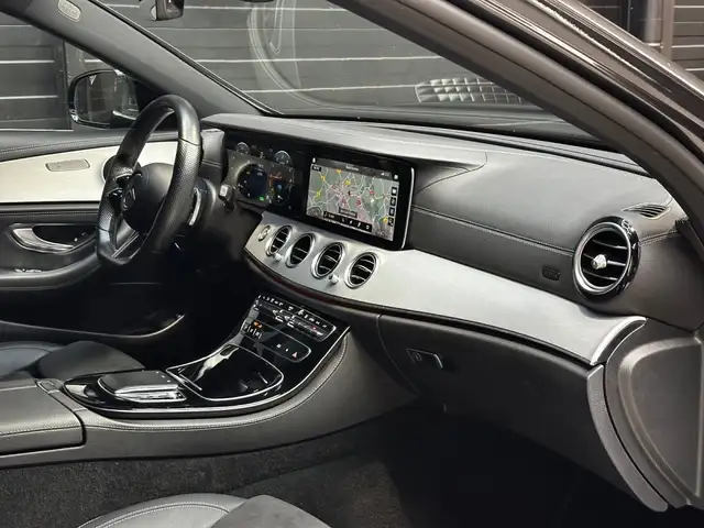 Mercedes-Benz E-Class view 15