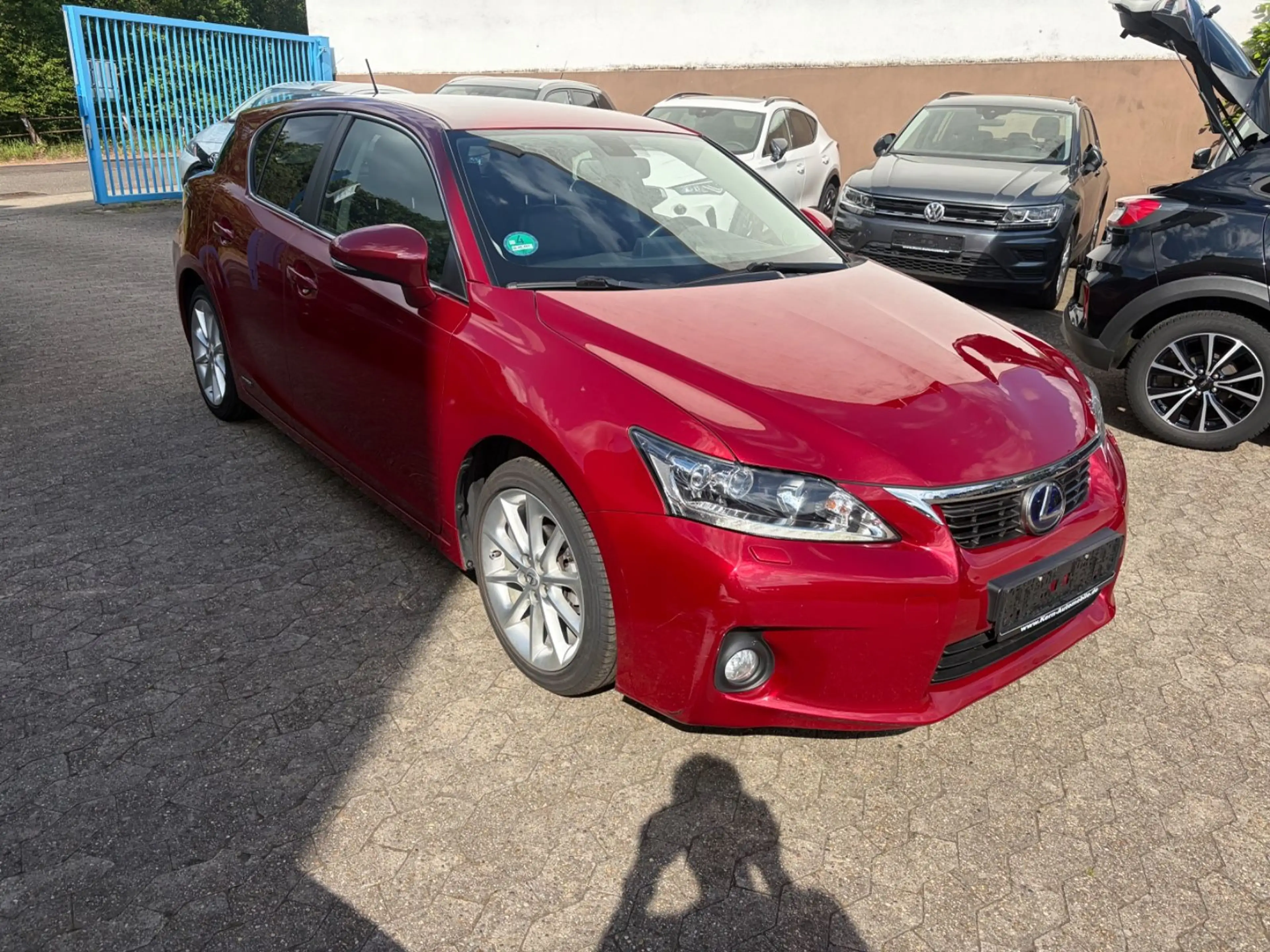 Lexus CT 200h — photo 2