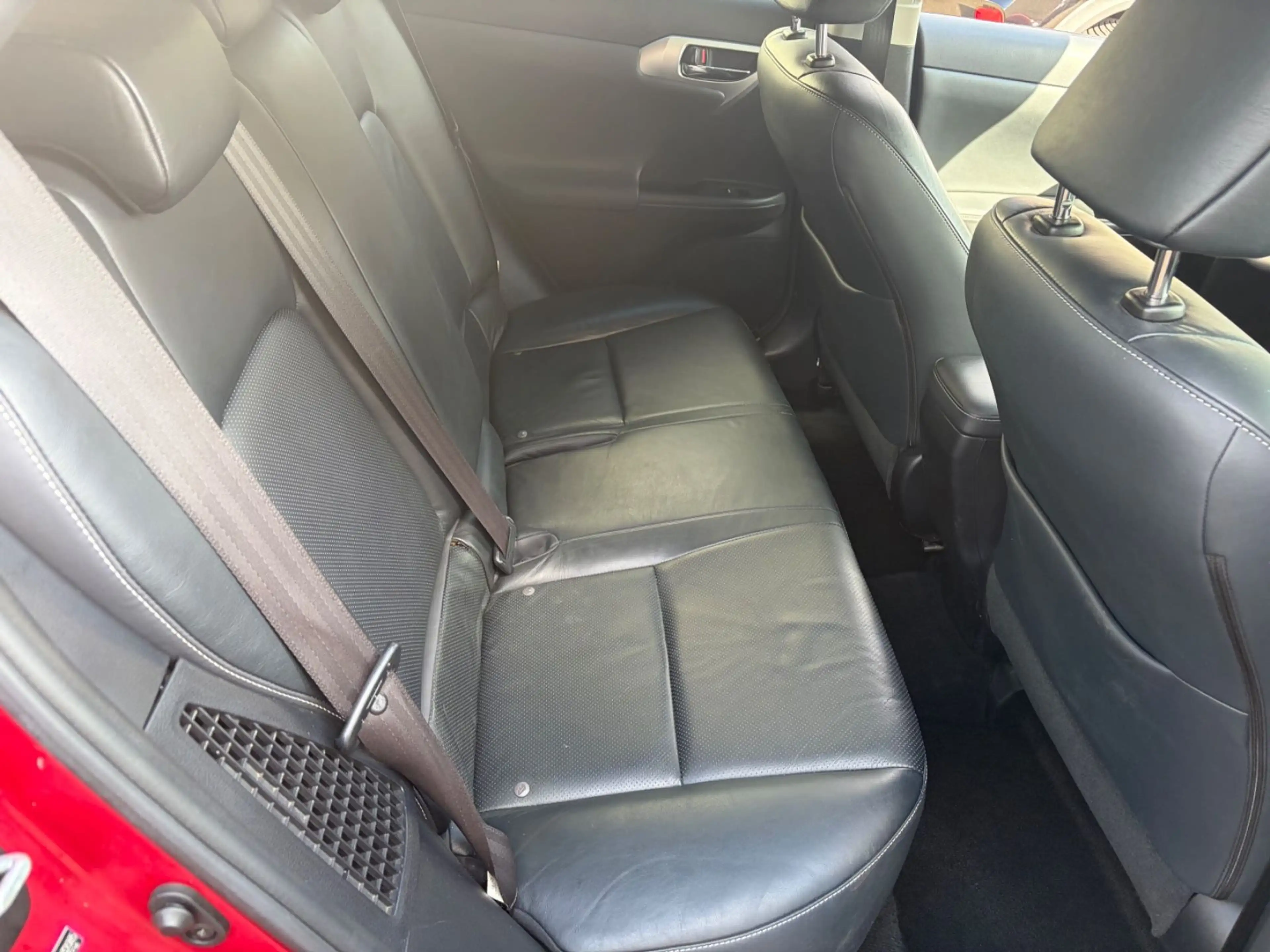 Lexus CT 200h — photo 13